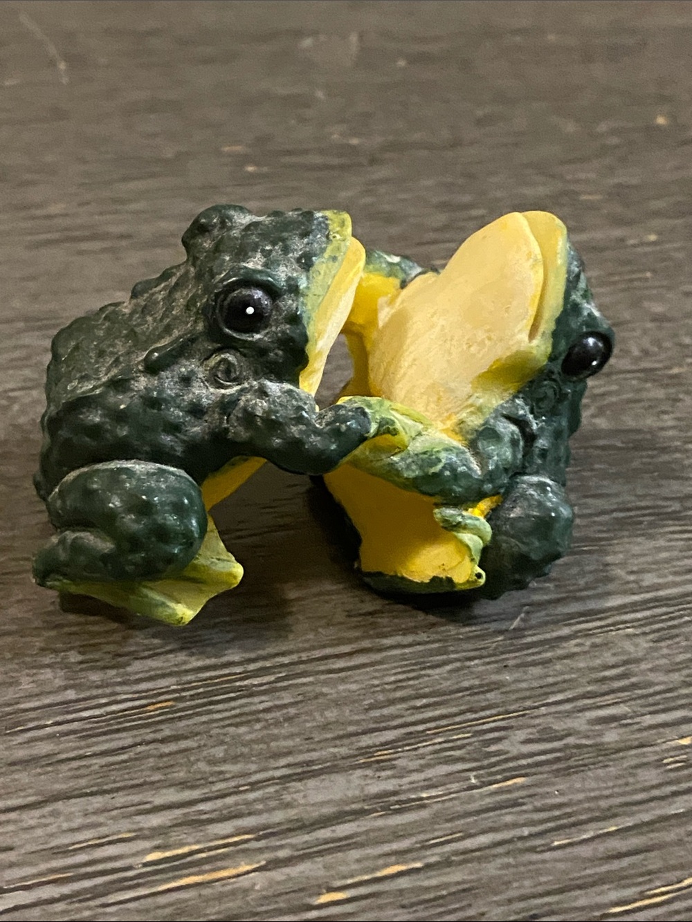 Miniature Frogs Figurine